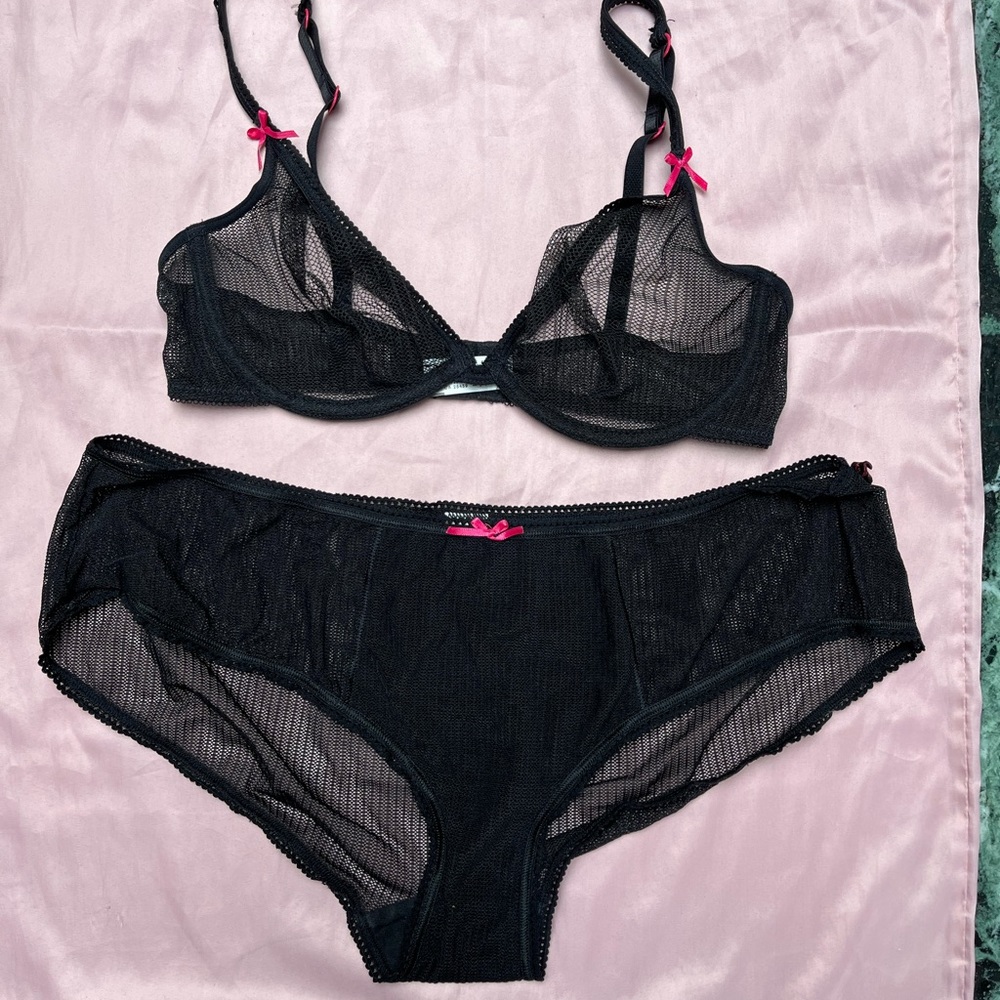 DKNY bra and pantie set 34C / L7